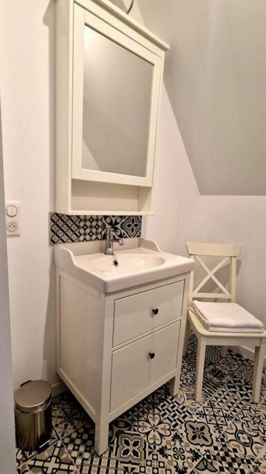 Appartement Charmant Et Spacieux Оксер Екстериор снимка