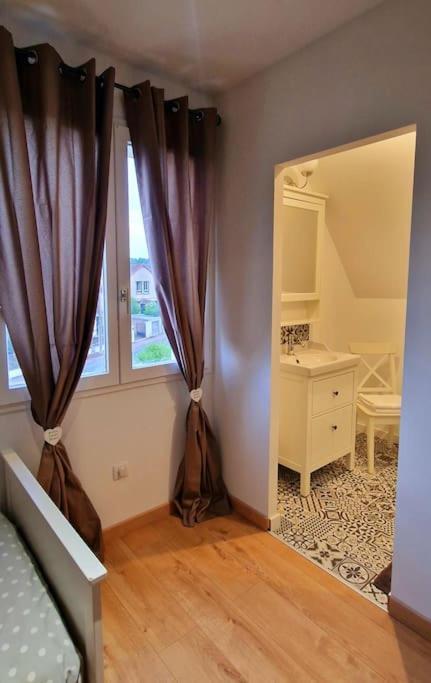 Appartement Charmant Et Spacieux Оксер Екстериор снимка
