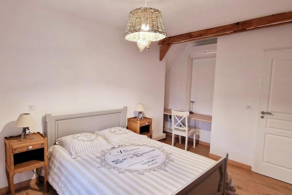 Appartement Charmant Et Spacieux Оксер Екстериор снимка