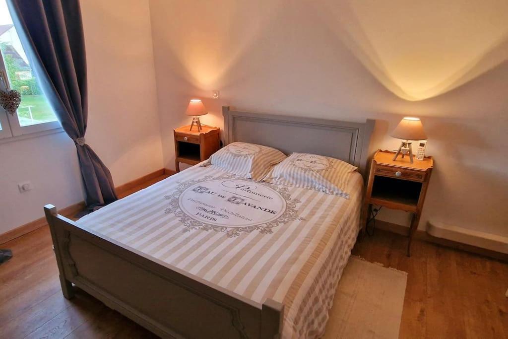 Appartement Charmant Et Spacieux Оксер Екстериор снимка