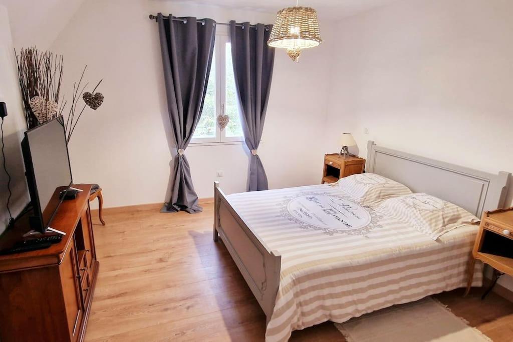 Appartement Charmant Et Spacieux Оксер Екстериор снимка